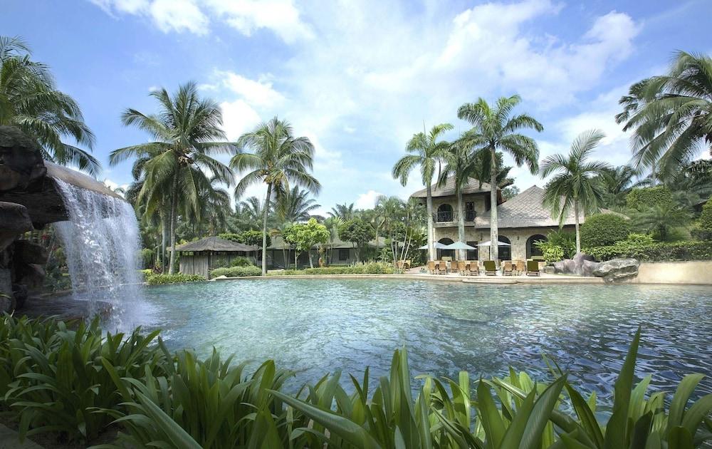 Cyberview Resort & Spa Cyberjaya Extérieur photo The swimming pool at the resort