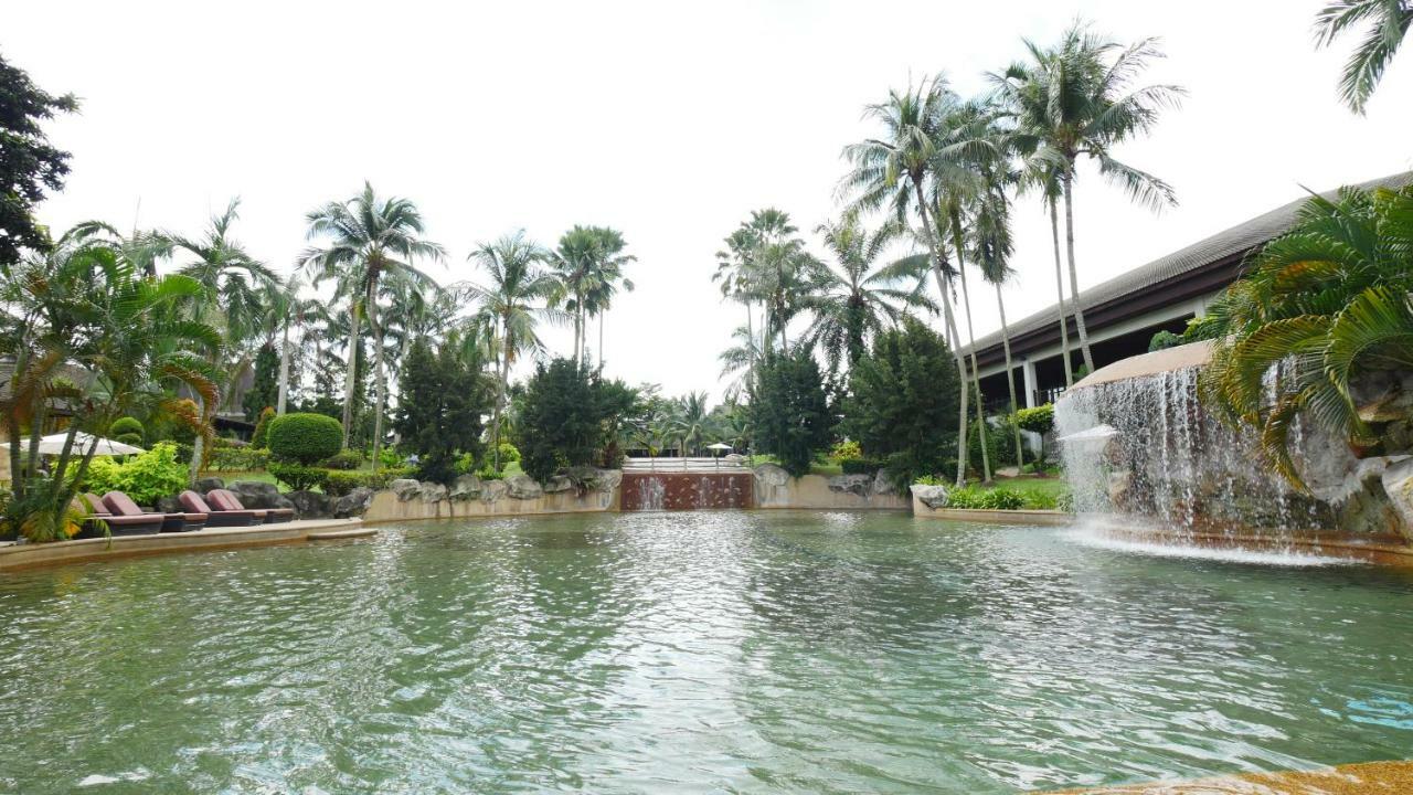 Cyberview Resort & Spa Cyberjaya Extérieur photo The pool at the Royal Thai Hotel