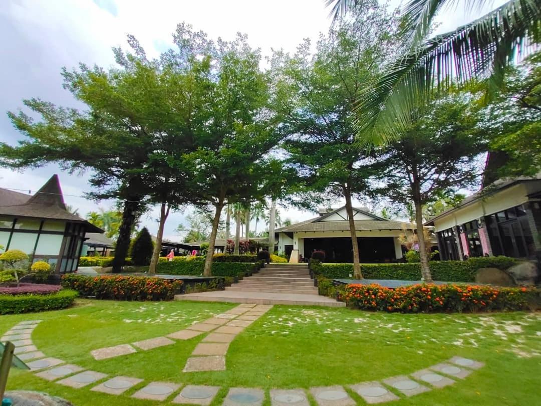 Cyberview Resort & Spa Cyberjaya Extérieur photo The garden of the university